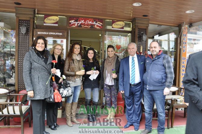 MHP Adayı Mansur Onay; Kadınlar Gününü Kutladı
